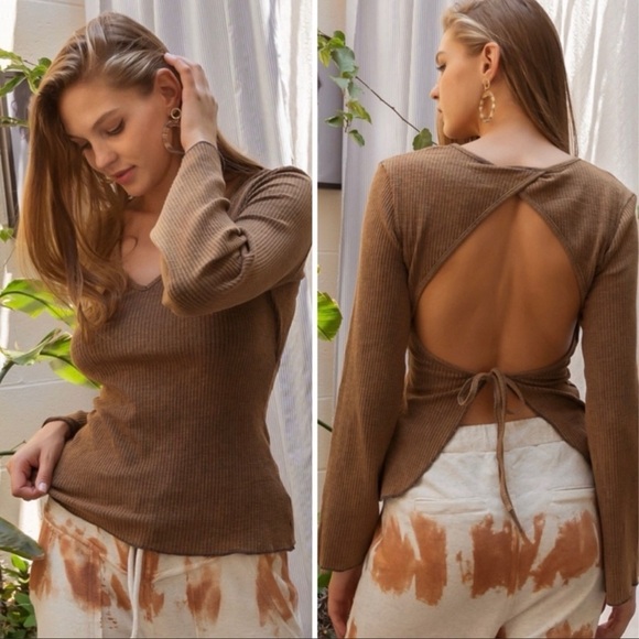 The OPHELIA Open Back V-Neck - Picture 2 of 5